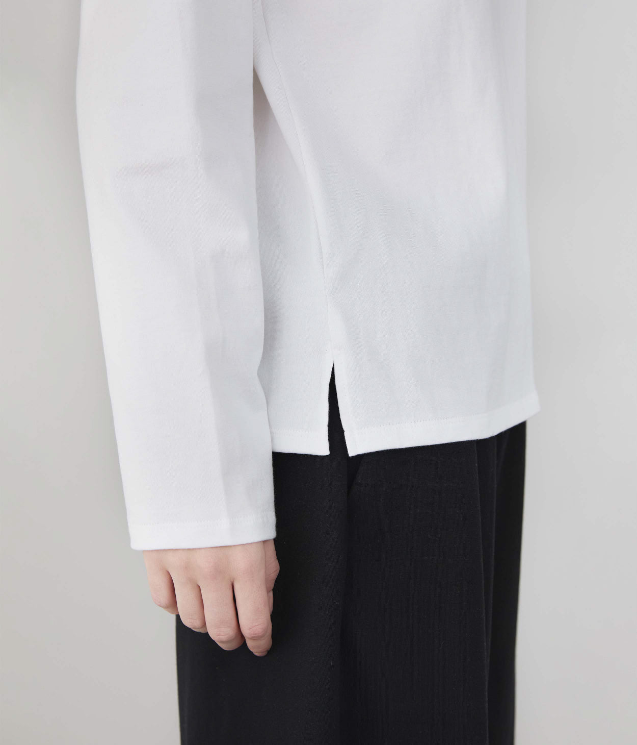 COTTONY® SIDE SLIT LONGSLEEVE TEE